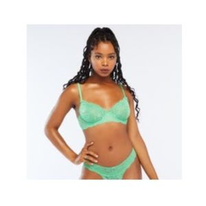 🐸💚green floral lace bra💚🐸